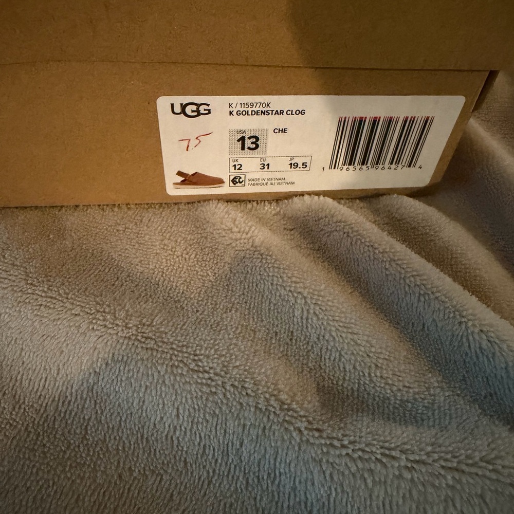 UGG Goldenstar Clog in Tan size 13 youth